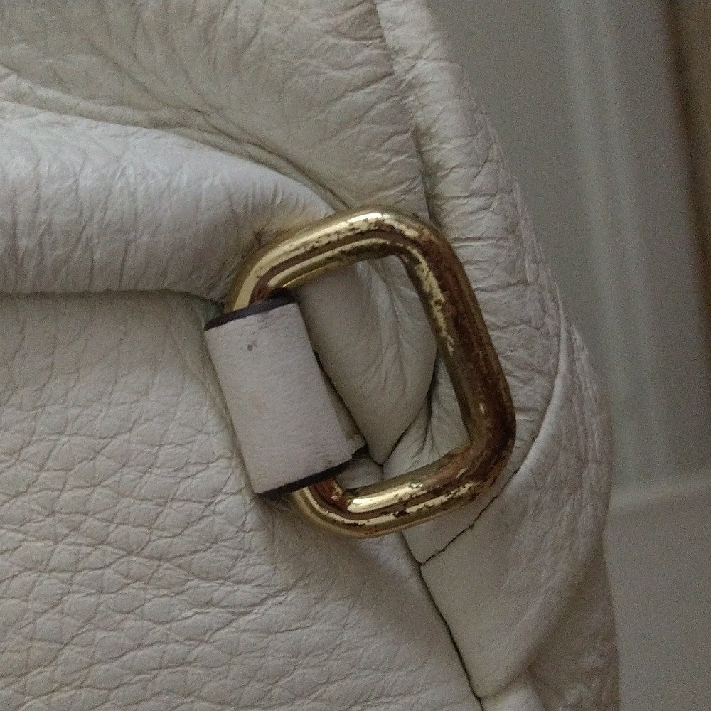 Chic White Leather Hobo Bag with Gold Accents - Picture 9 of 15